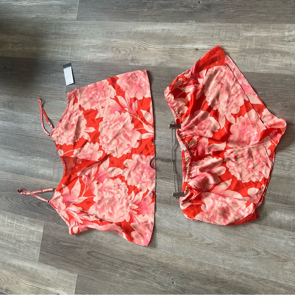 Sofia‎ Intimates Floral Red and Pink Camisole and Shorts Set Nylon